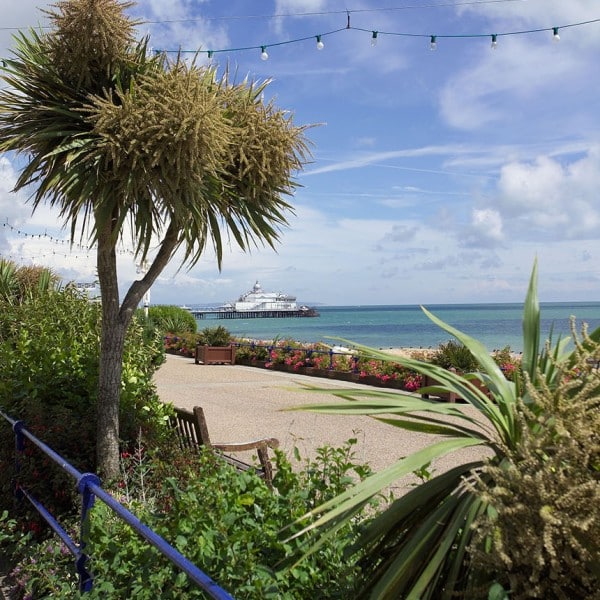img-eastbourn-beach-1